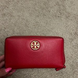 Tory Burch Wallet in Red hot !